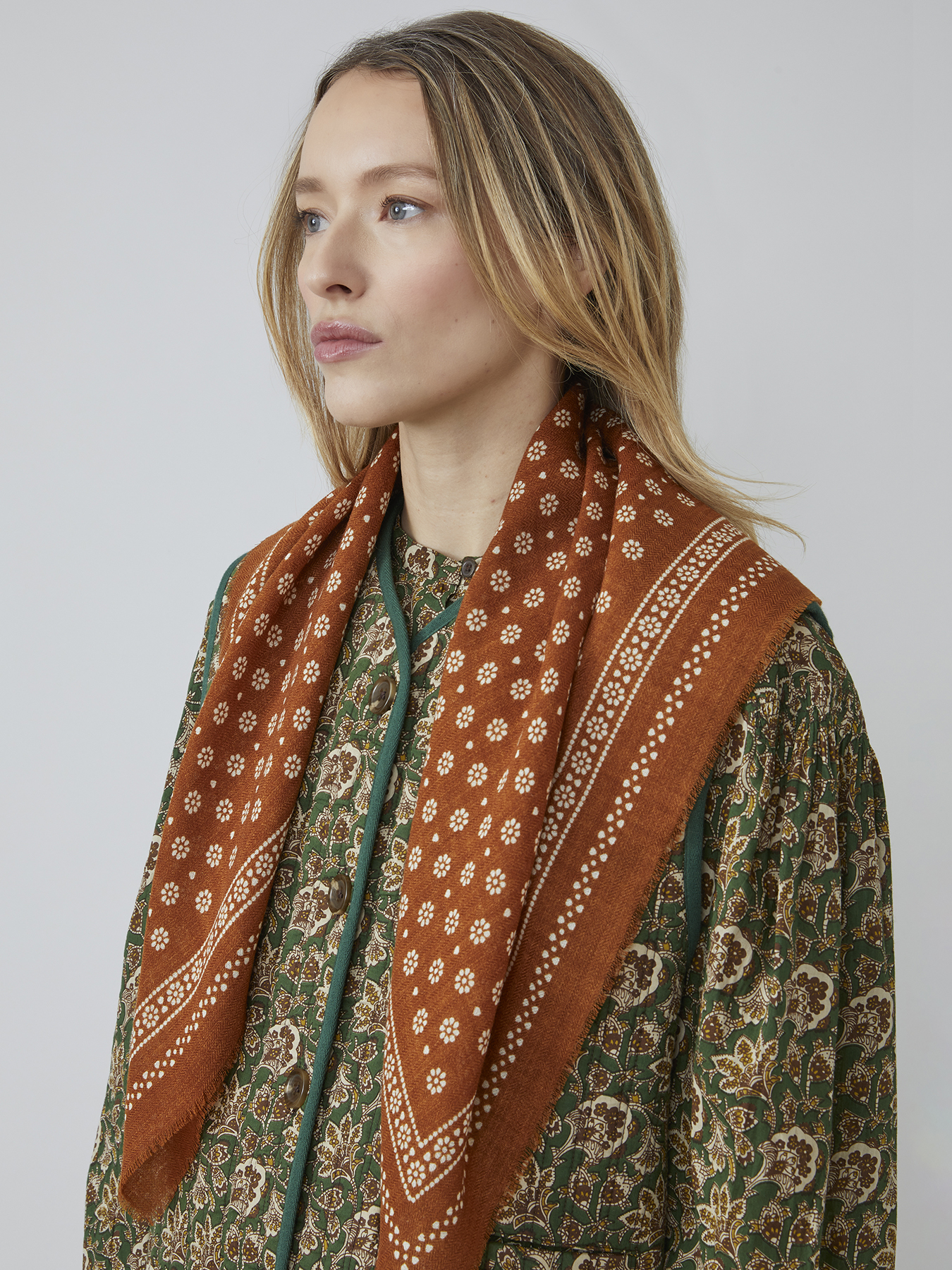 넘버 676 스카프